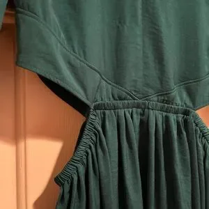 Robe Verte émeraude Express Taille Small - Style Hi-Lo (longueur Asymétrique) - Occasion Très Bon état (portée 2 Fois)